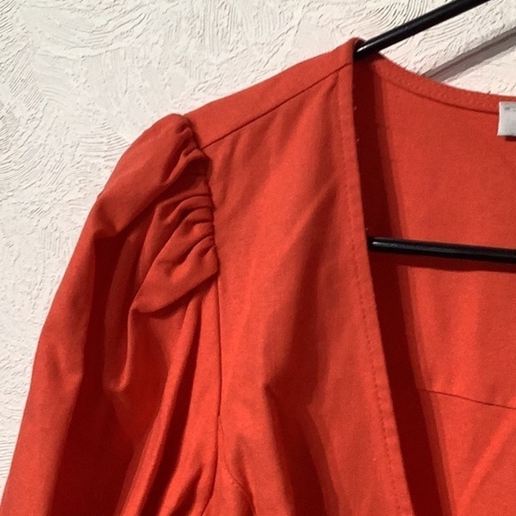 JustFab NWT - Sz L - wrap dress coral color w/ puffer sleeves - Picture 7 of 8